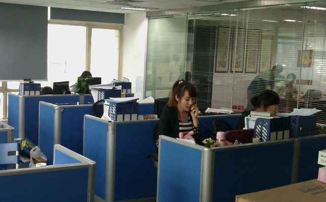 从批发到定制：上海索马尼家具贸易中心服务家装公司与企业的供应链优势